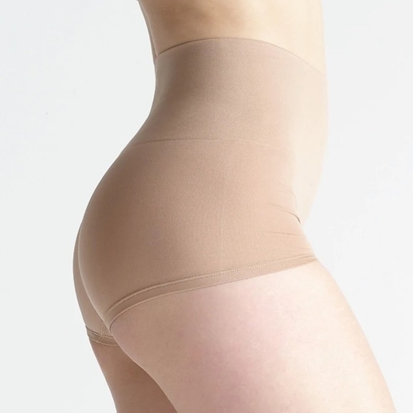 Yummie  Almond Ultralight Shaping Girlshort Seamless feminine comfort Sz M/L - Picture 1 of 7